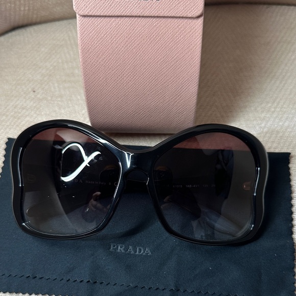 Prada Oversized Black Sunglasses - Picture 4 of 10